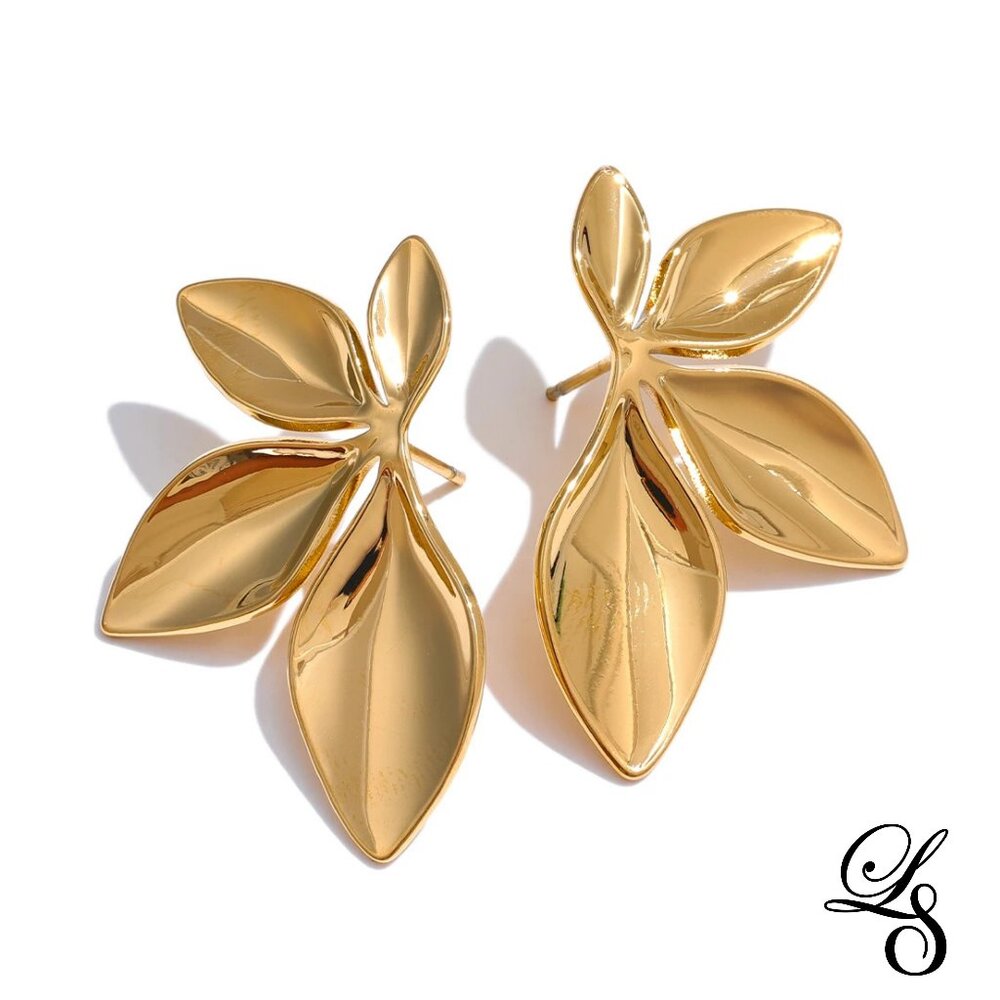 🌿 New 18K Gold Leaf Bloom Stud Earrings 🌿